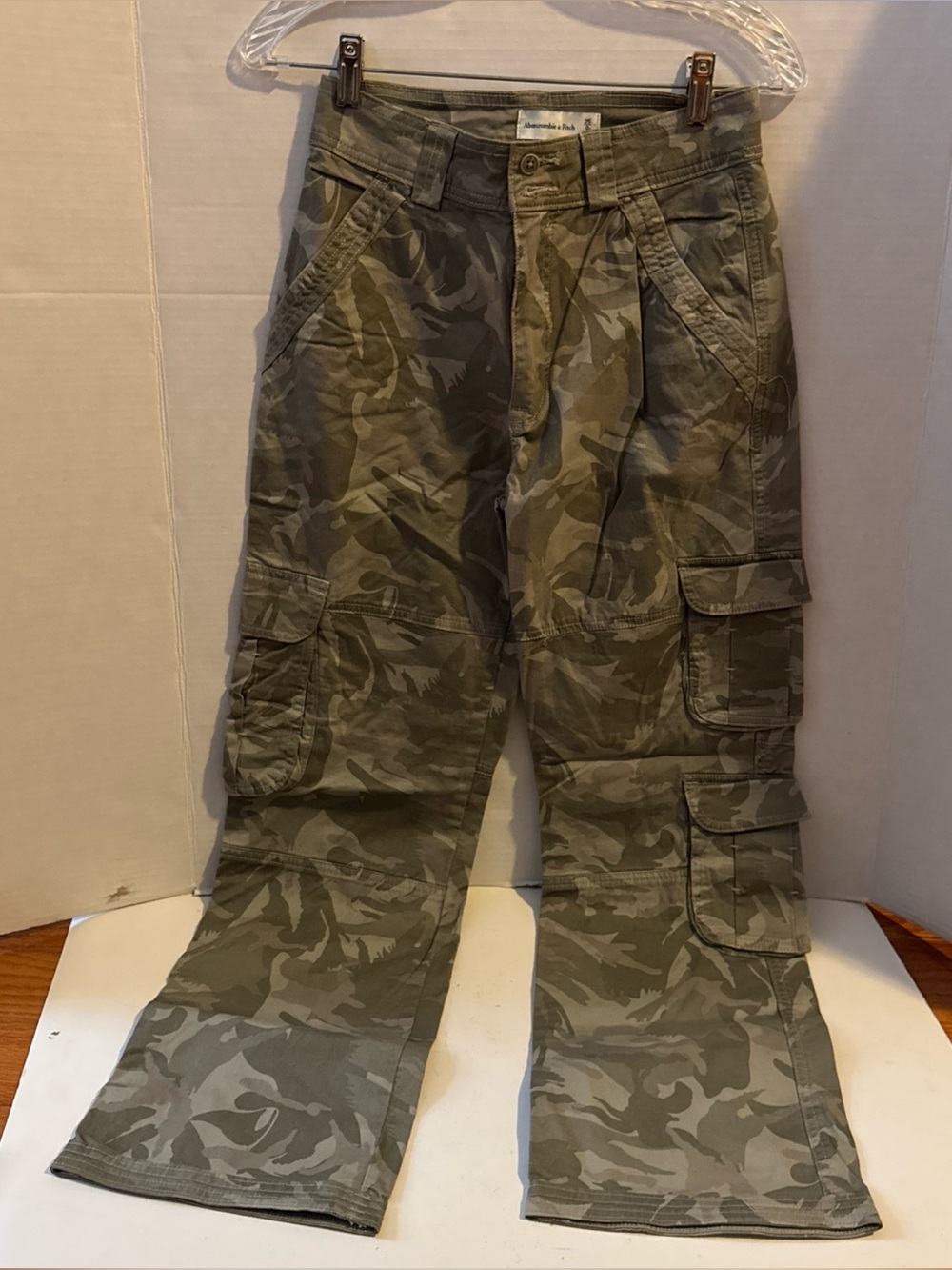 NWOT Abercrombie & Fitch Relaxed Army Green Camo Cargo Pants 25/0S